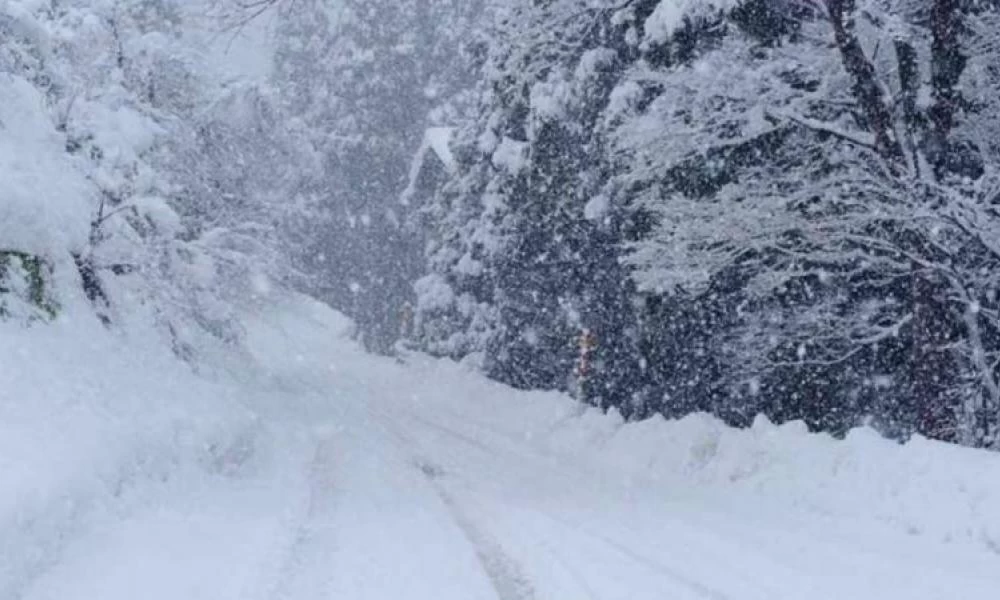 Κακοκαιρία "Ελπίδα": Πυκνές χιονοπτώσεις και τσουχτερό κρύο με θυελλώδεις ανέμους (Βίντεο)